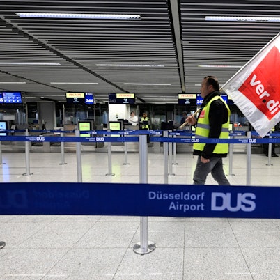 Düsseldorf: Beschäftigte der Abfertigung des Flughafens streiken im Januar 2023 für bessere Löhne.