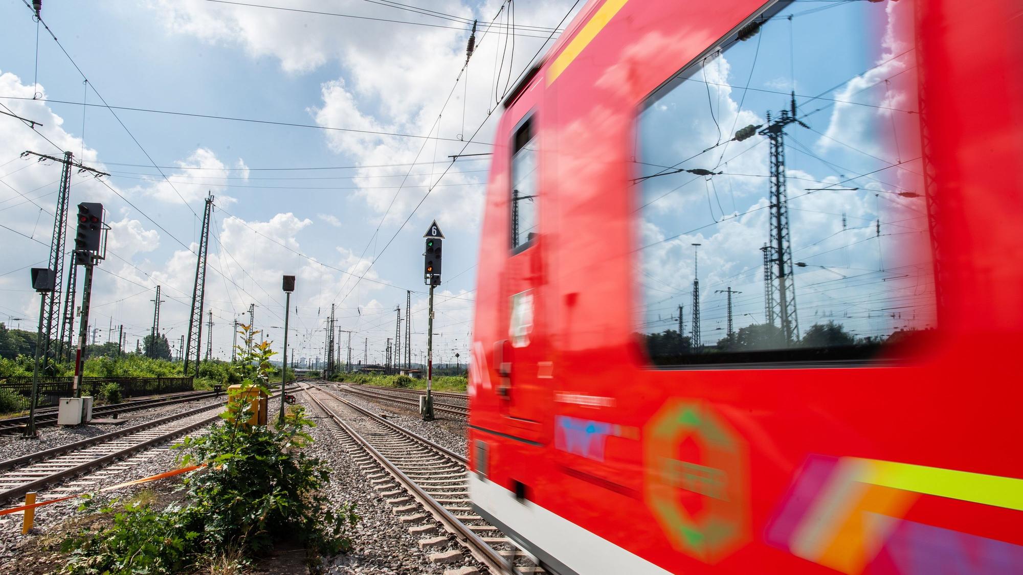 Mit dem Zug die Gegend entdecken – Eine Auswahl an regionalen Zielen. (Symbolbild)