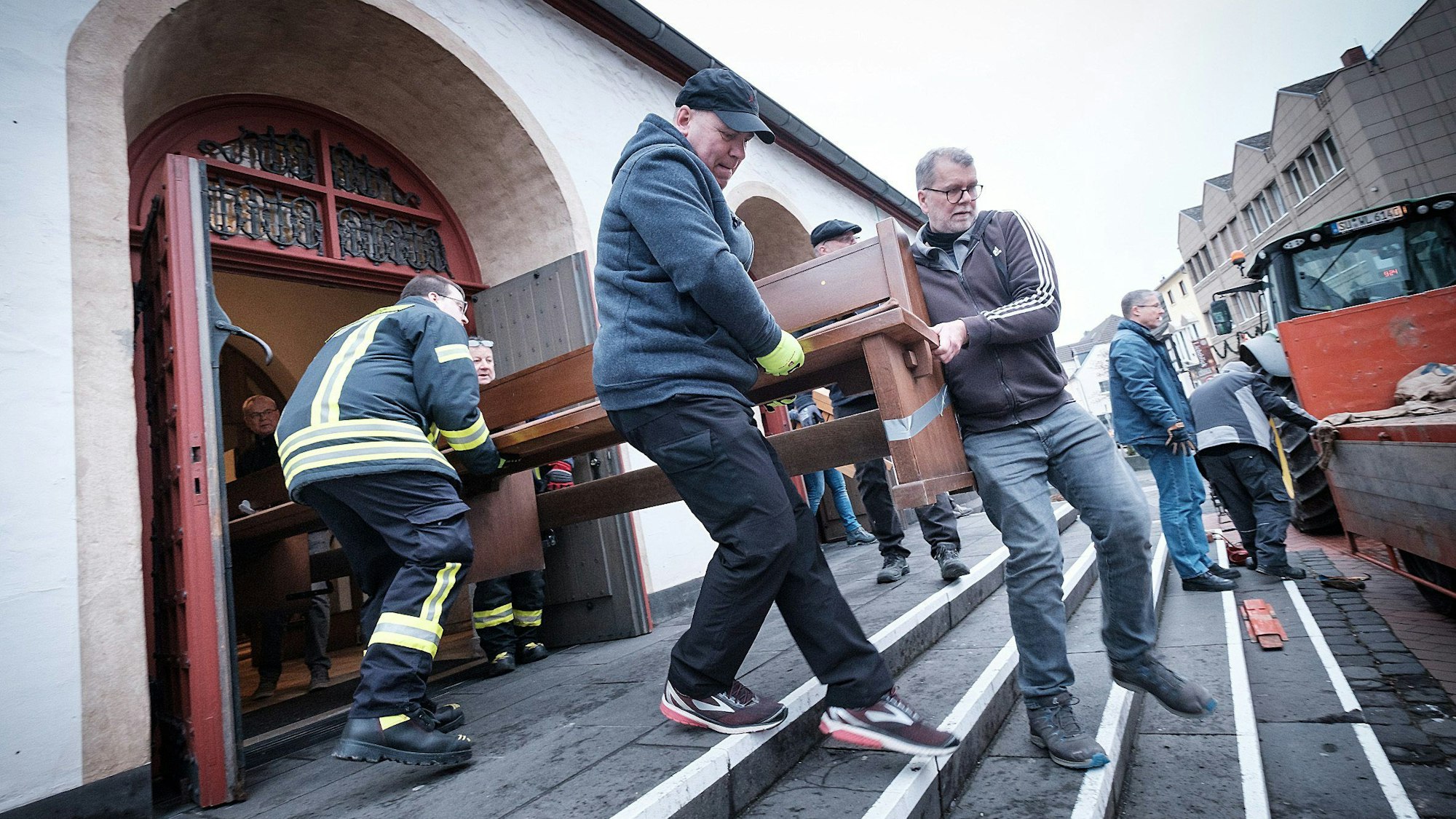 Die Freiwillige Feuerwehr packte mit an. Ihre Hilfe war sehr wichtig.