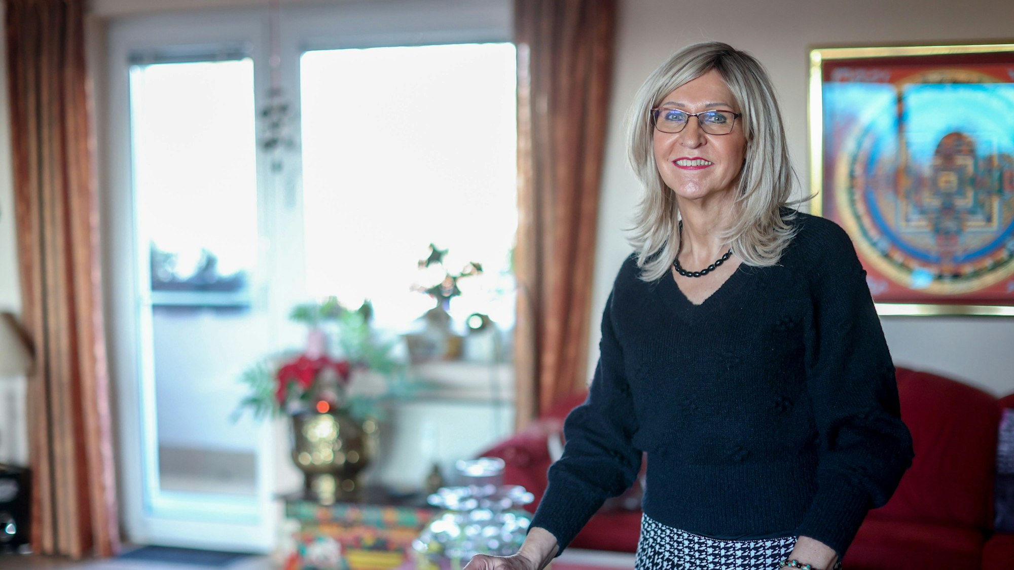 Laura Schaldach in ihrem Wohnzimmer.