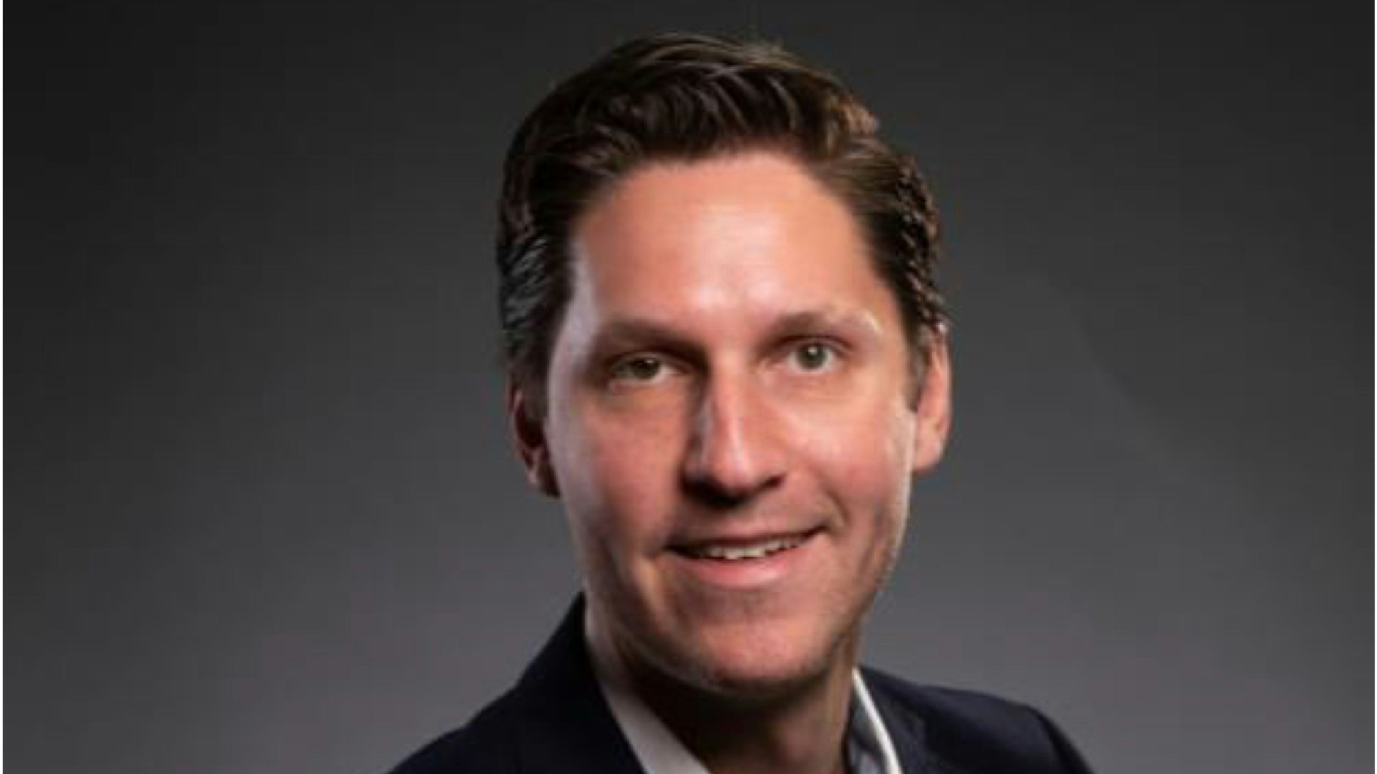 Das Foto zeigt Dominik Laufs. Er soll am Dienstagabend (31. Januar) in Kerpen zum Ersten Beigeordneten gewählt werden.