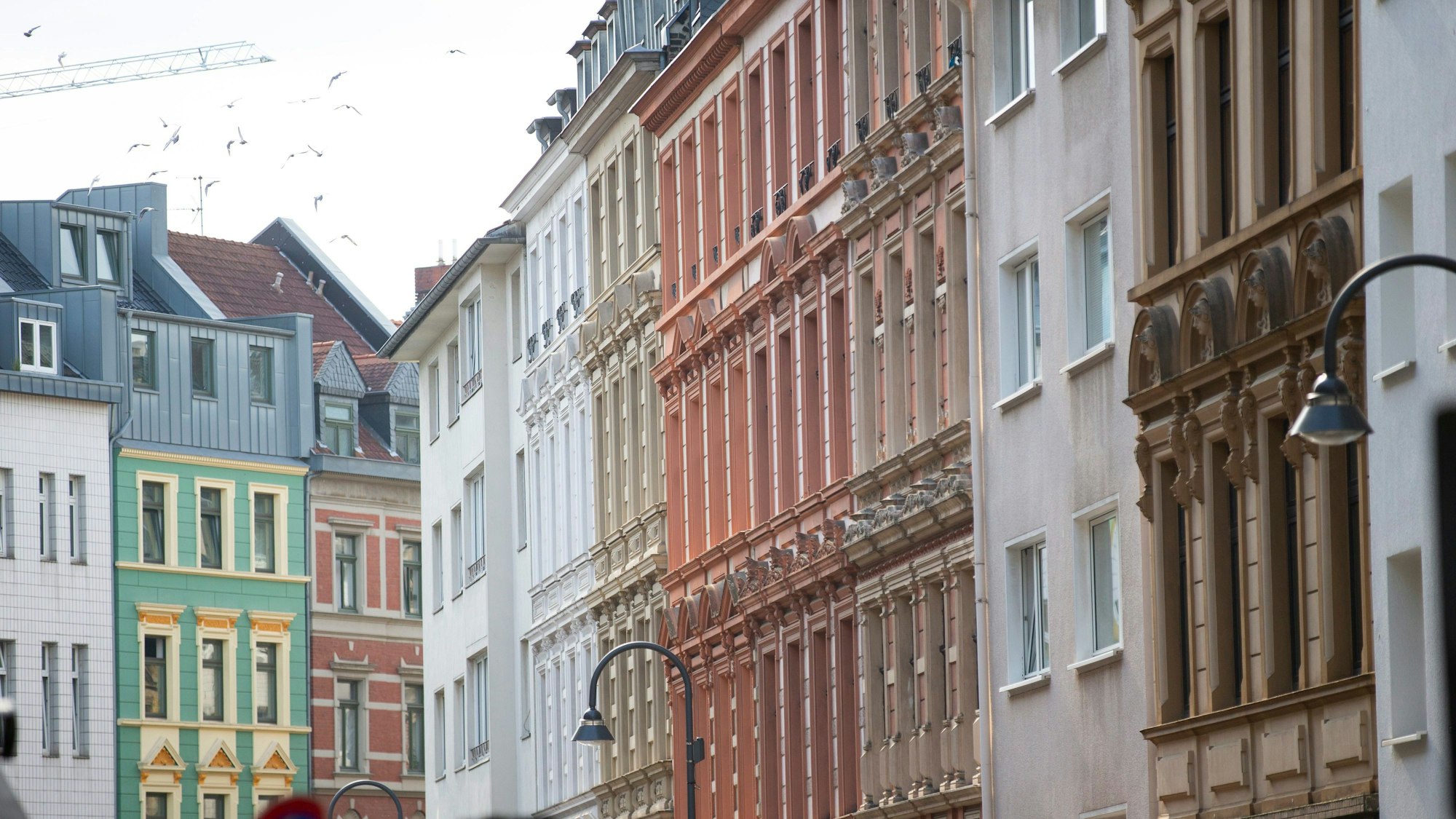 Eine Häuserreihe in Köln.