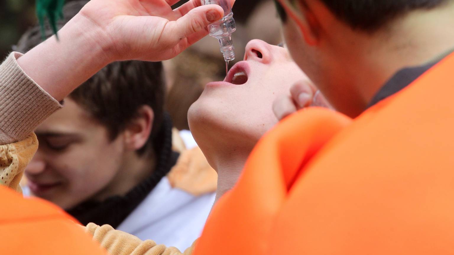 Vor allem an den Karnevalstagen greifen viele Kinder und Jugendliche zu Hochprozentigem.