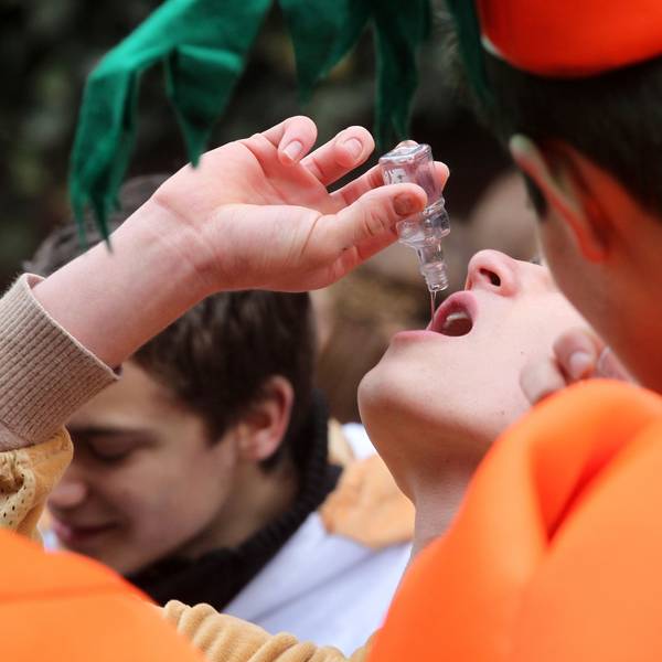 Vor allem an den Karnevalstagen greifen viele Kinder und Jugendliche zu Hochprozentigem.