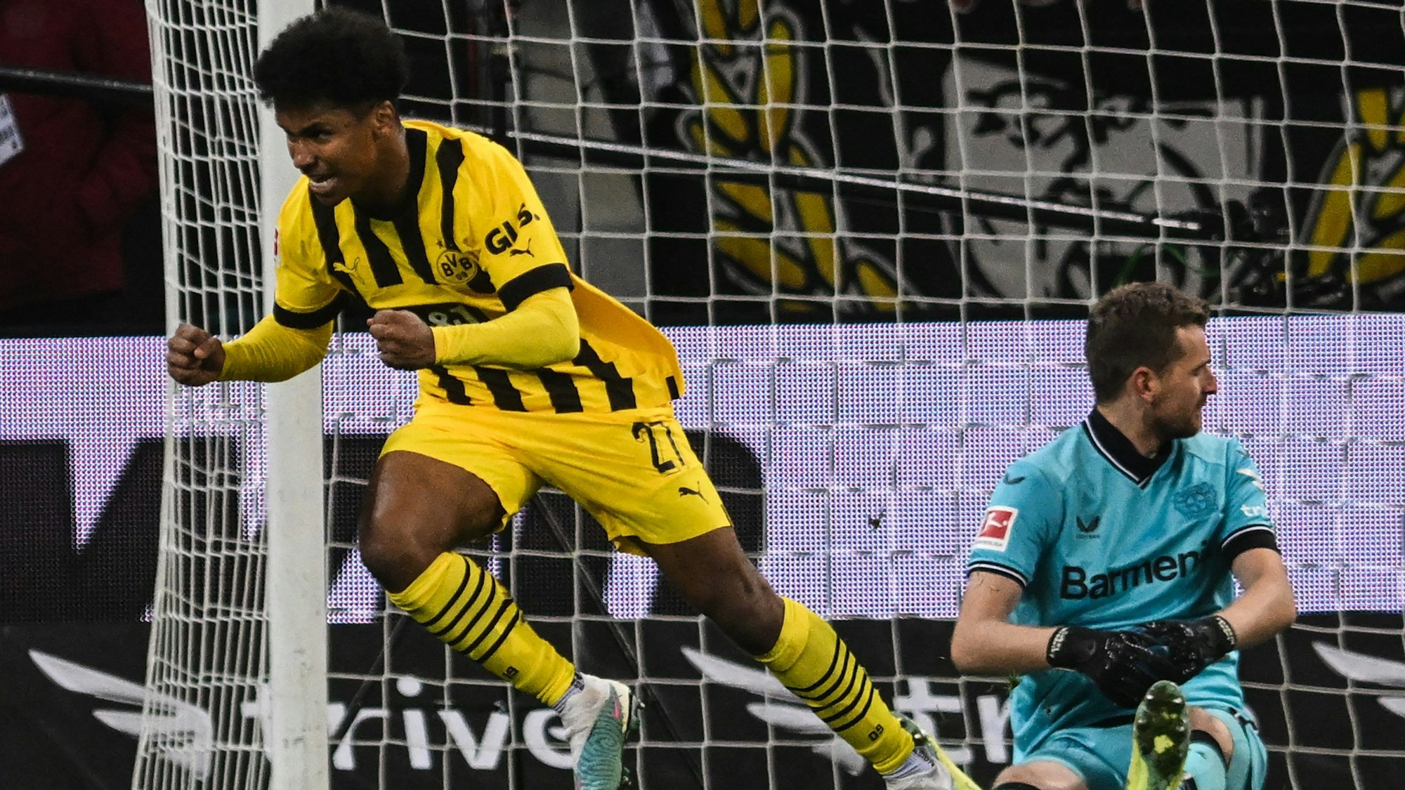 Dortmunds Karim Adeyemi feiert seinen Treffer zum 0:1.