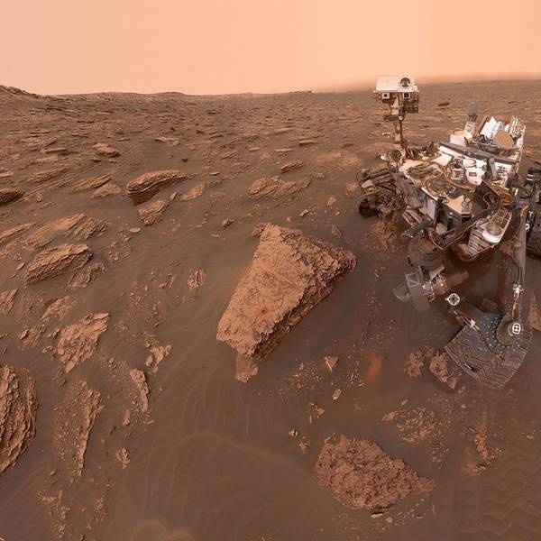 Der Mars-Rover „Curiosity“ hat bei einer Bohrung Hinweise auf große Wasservorräte auf dem Mars gefunden.