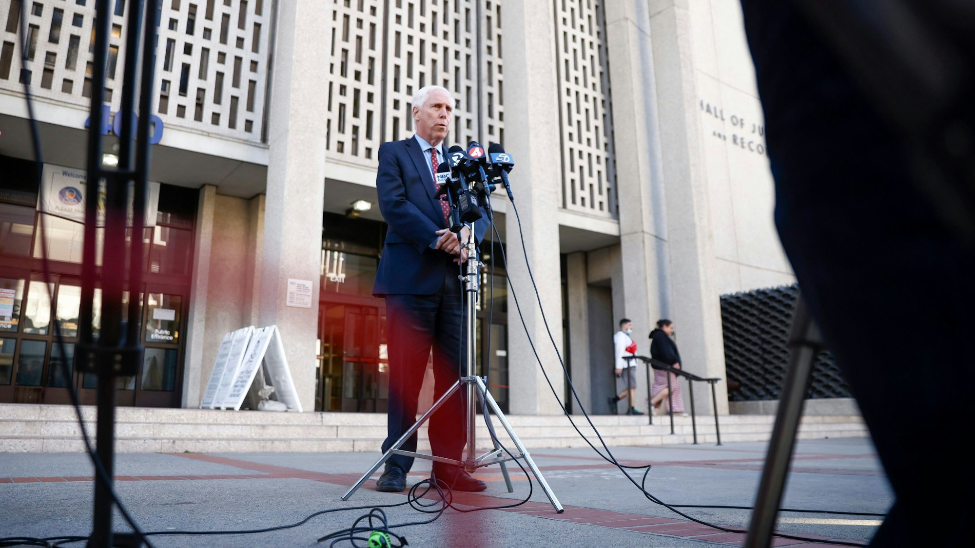 Bezirksstaatsanwalt des kalifornischen San Mateo County, Steve Wagstaffe, spricht bei einer Pressekonferenz.