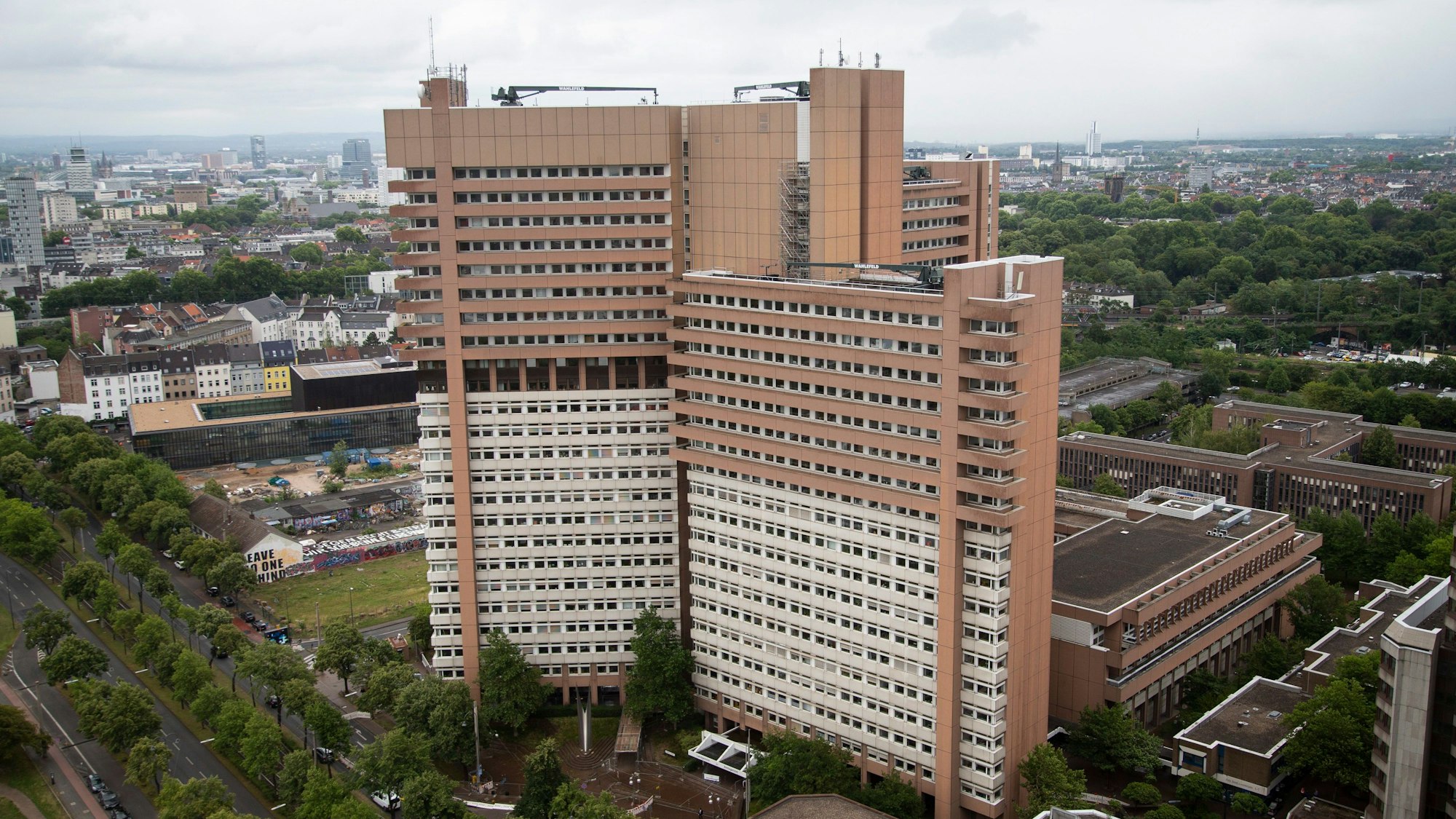 10.07.2020
Köln, NRW
Panorama Köln
Blick vom Unicenter auf die Stadt Köln
Justizzentrum Luxemburger Strasse