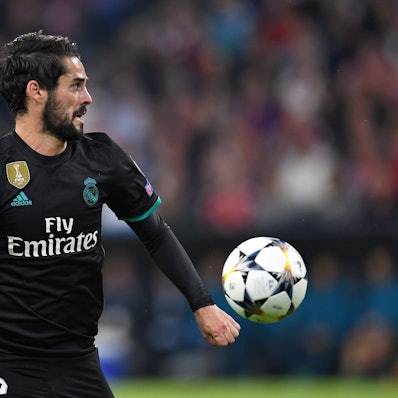 Isco im Trikot von Real Madrid in Aktion.