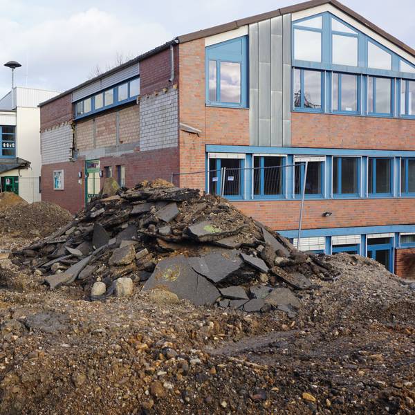 Eine Baustelle ist an der Josef-Schaeben-Schule in Weilerswist.