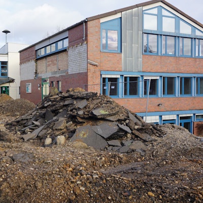 Eine Baustelle ist an der Josef-Schaeben-Schule in Weilerswist.