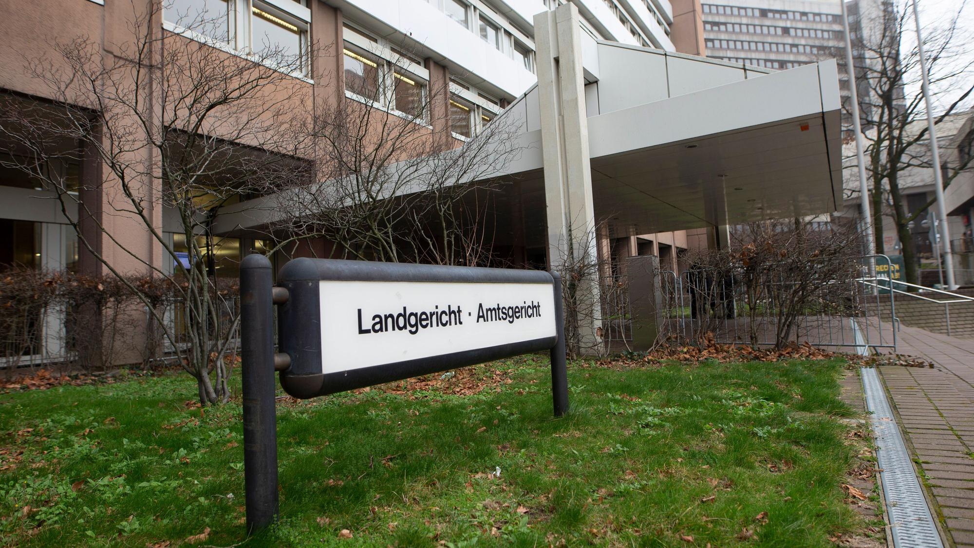 Der Eingang zum Landgericht und Amtsgericht auf dem Gelände des Justizzentrum Köln Luxemburger Straße.