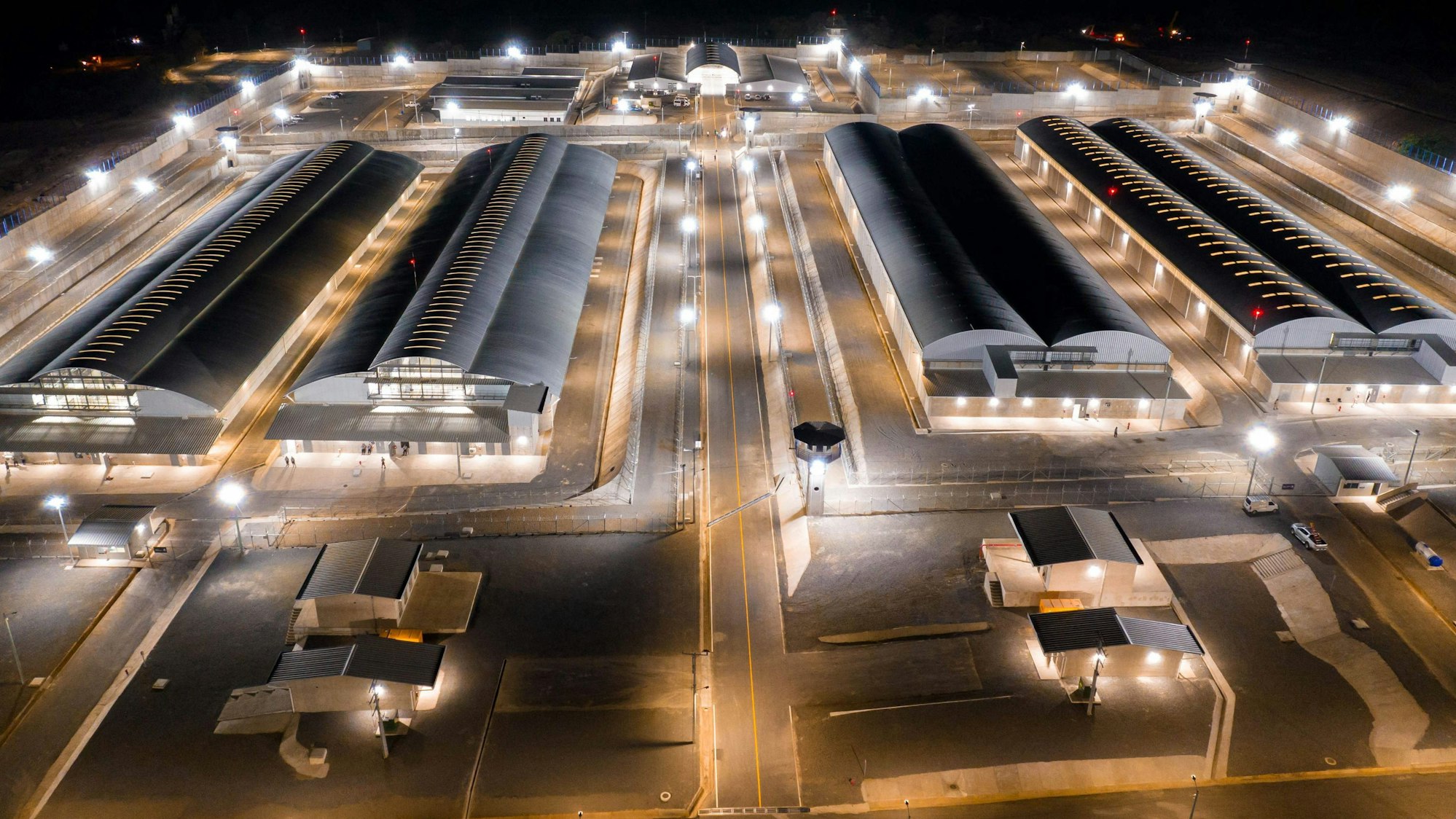 Luftaufnahme des neu eröffneten Gefängnisses in einem abgelegenen ländlichen Gebiet in einem Tal bei Tecoluca, 74 km südöstlich von San Salvador.