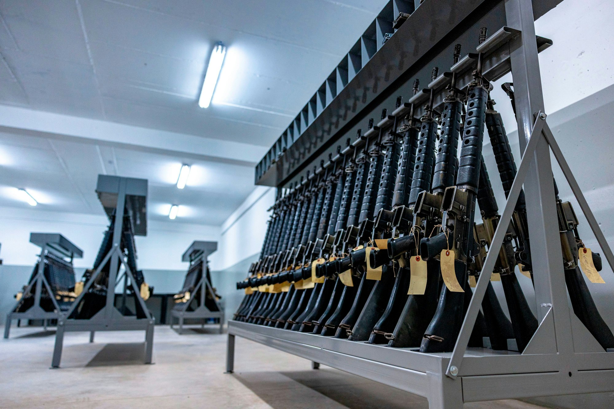 Waffenkammer in dem Gefängniskomplex in El Salvador.