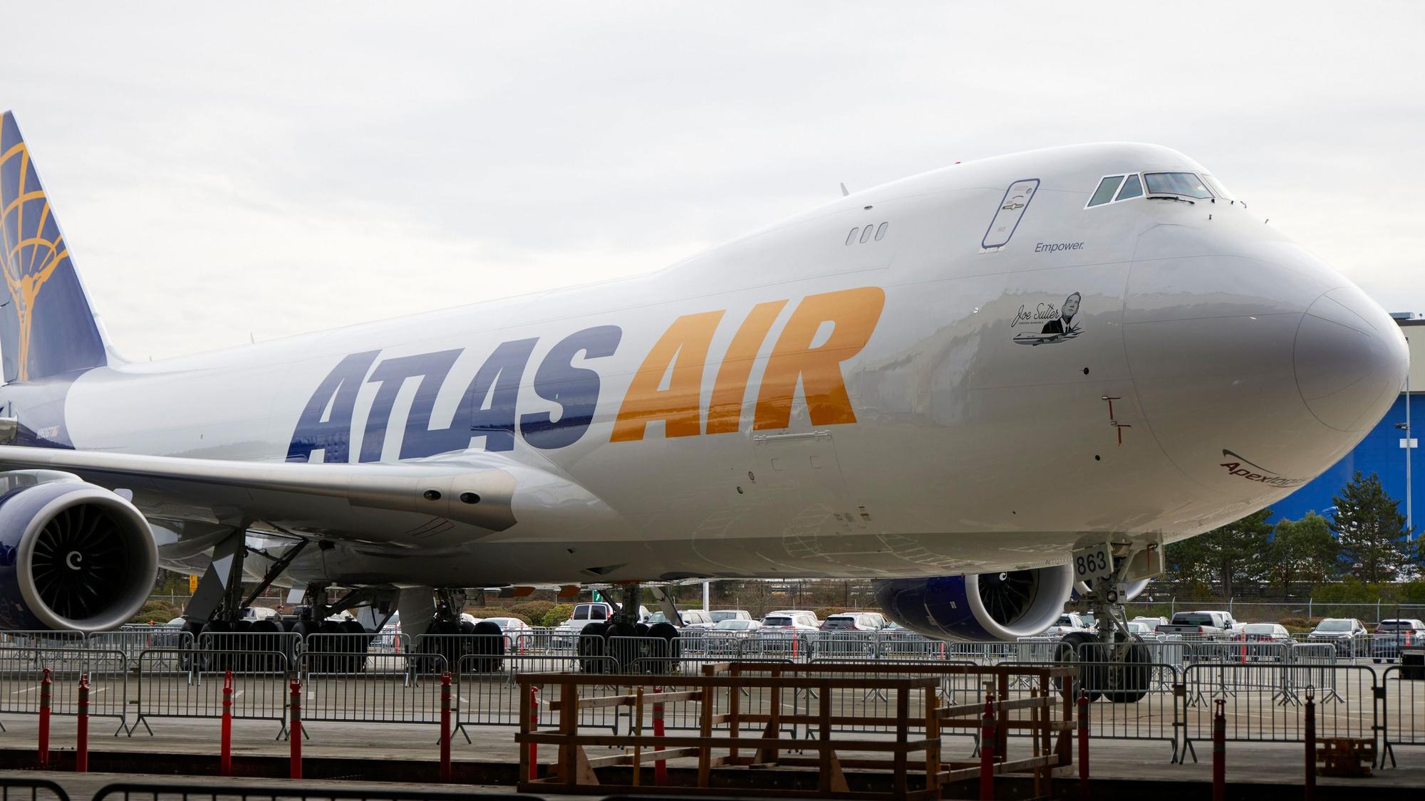 Die letzte Boeing 747 wird im Montagewerk in Everett (USA) während einer Zeremonie zur Auslieferung des Jumbo-Jets an Atlas Air ausgestellt.