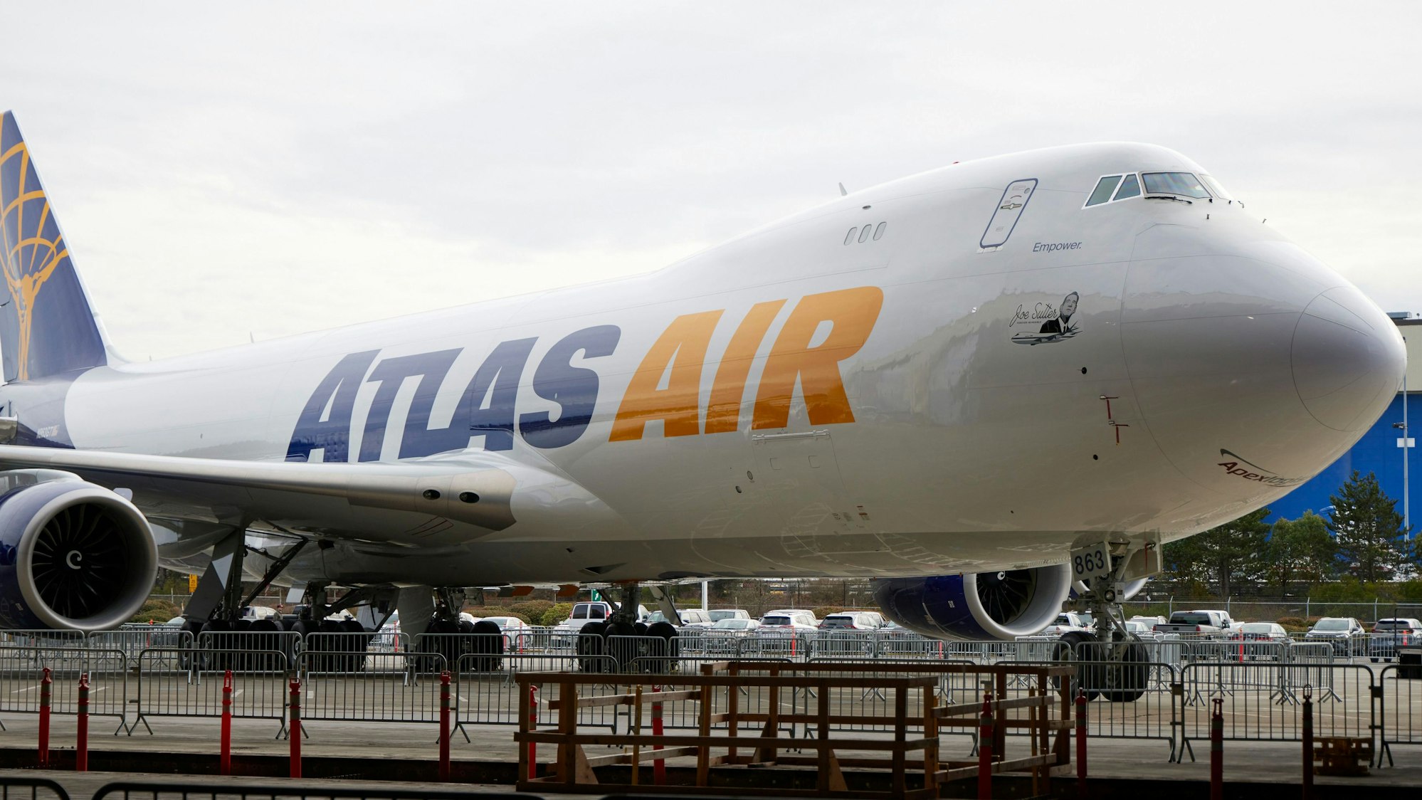 Die letzte Boeing 747 wird im Montagewerk in Everett (USA) während einer Zeremonie zur Auslieferung des Jumbo-Jets an Atlas Air ausgestellt.