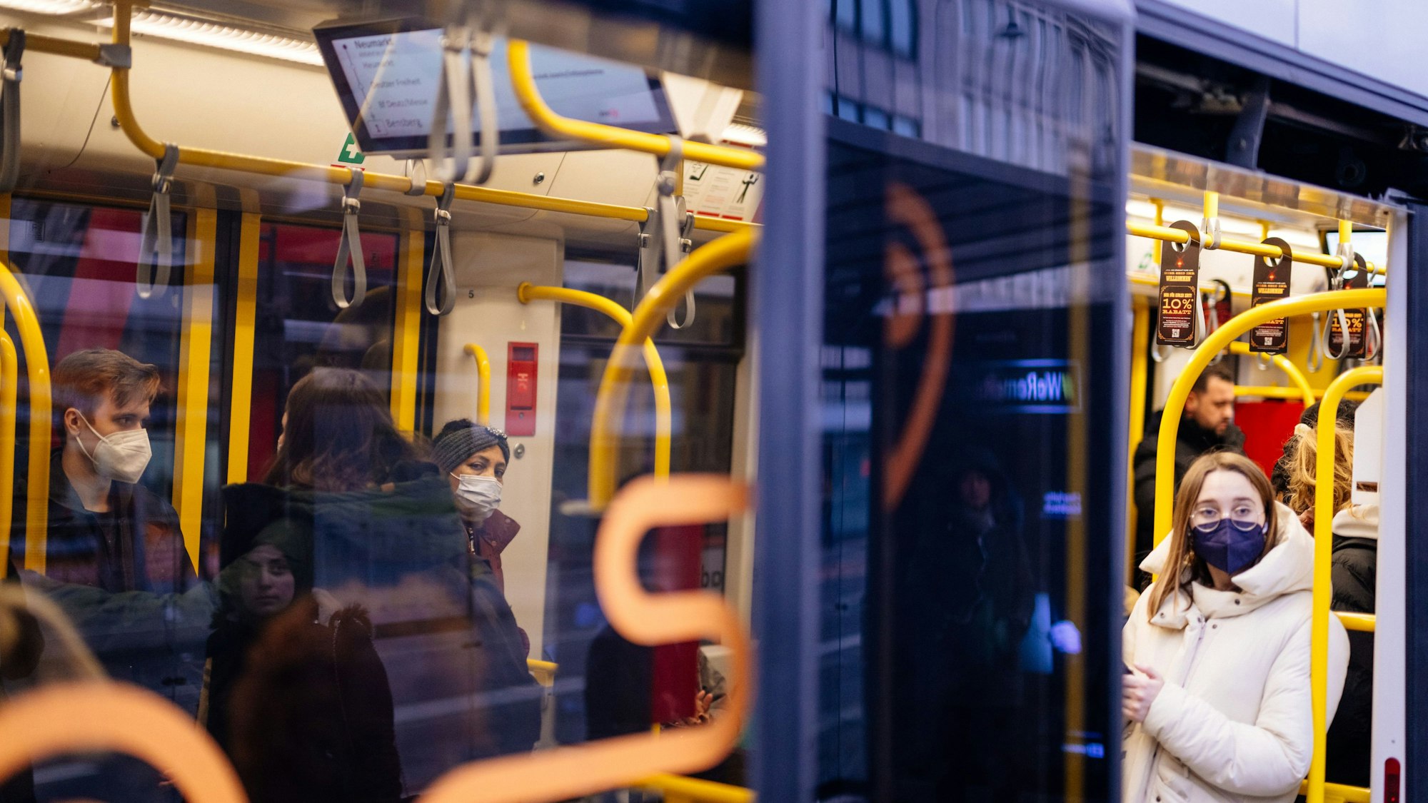KVB - Haltestelle Neumarkt - Masken