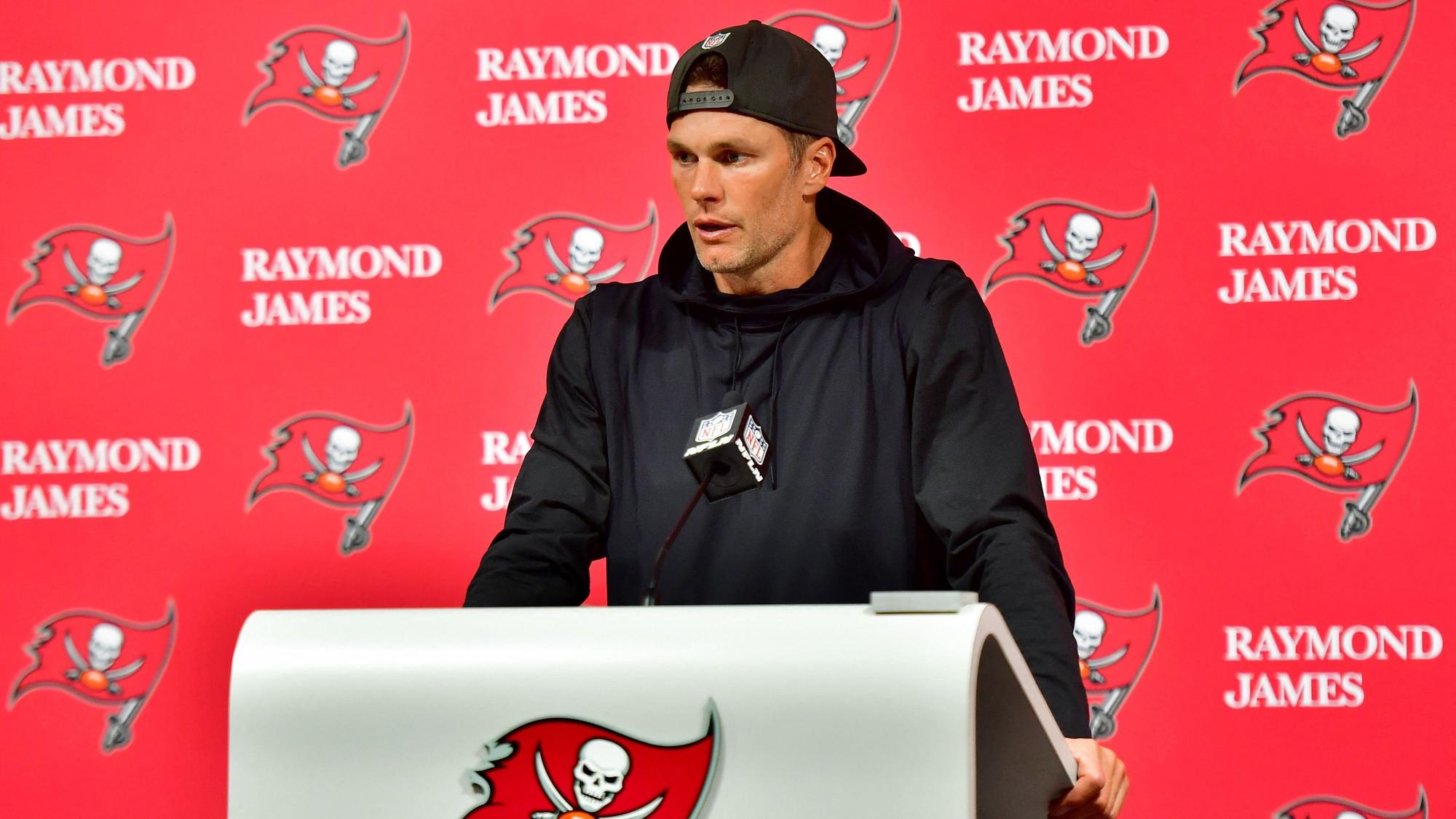 Tom Brady spricht nach dem Aus in den NFL-Play-Offs. Sein Team, die Tampa Bay Buccaneers unterlagen den Dallas Cowboys mit 31:14.