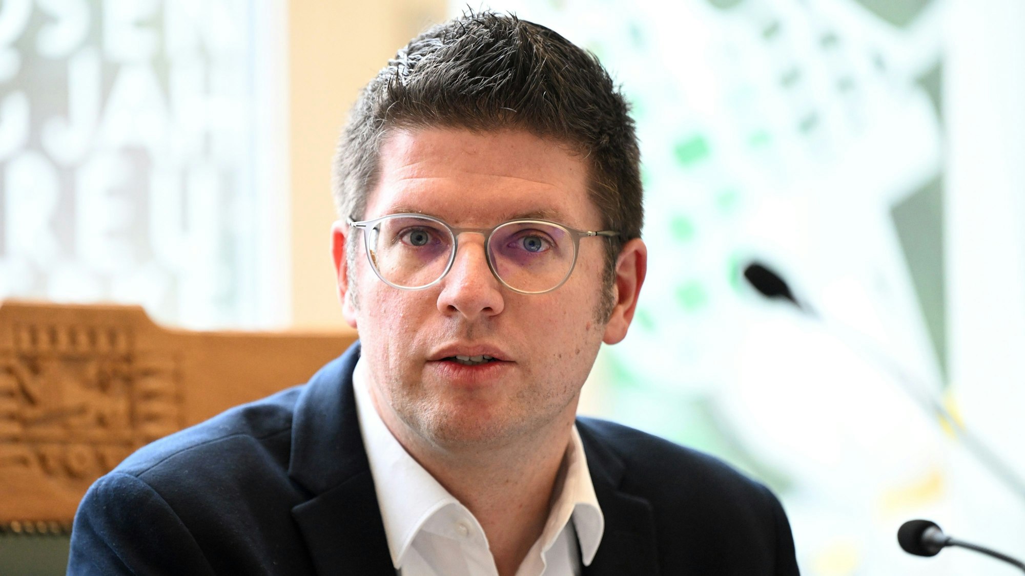 Stephan Muckel (CDU), Bürgermeister von Erkelenz, spricht bei einer Pressekonferenz.