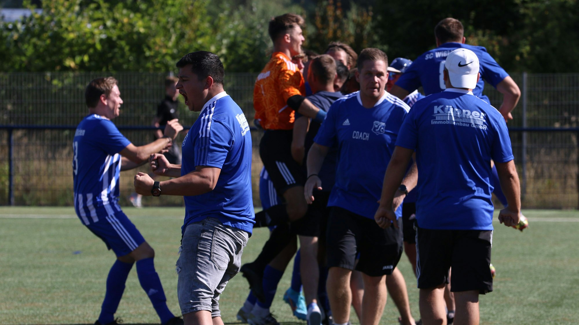 Der SC Wißkirchen jubelt im Pokalspiel gegen den SV Frauenberg.
