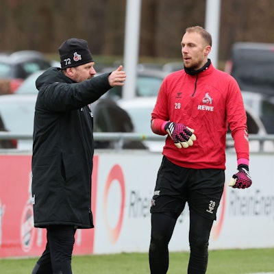 1. FC Köln, Training, von rechts: marvin Schwäbe, Steffen Baumgart (1. FC Köln), 27.01.2023, Bild: Herbert Bucco