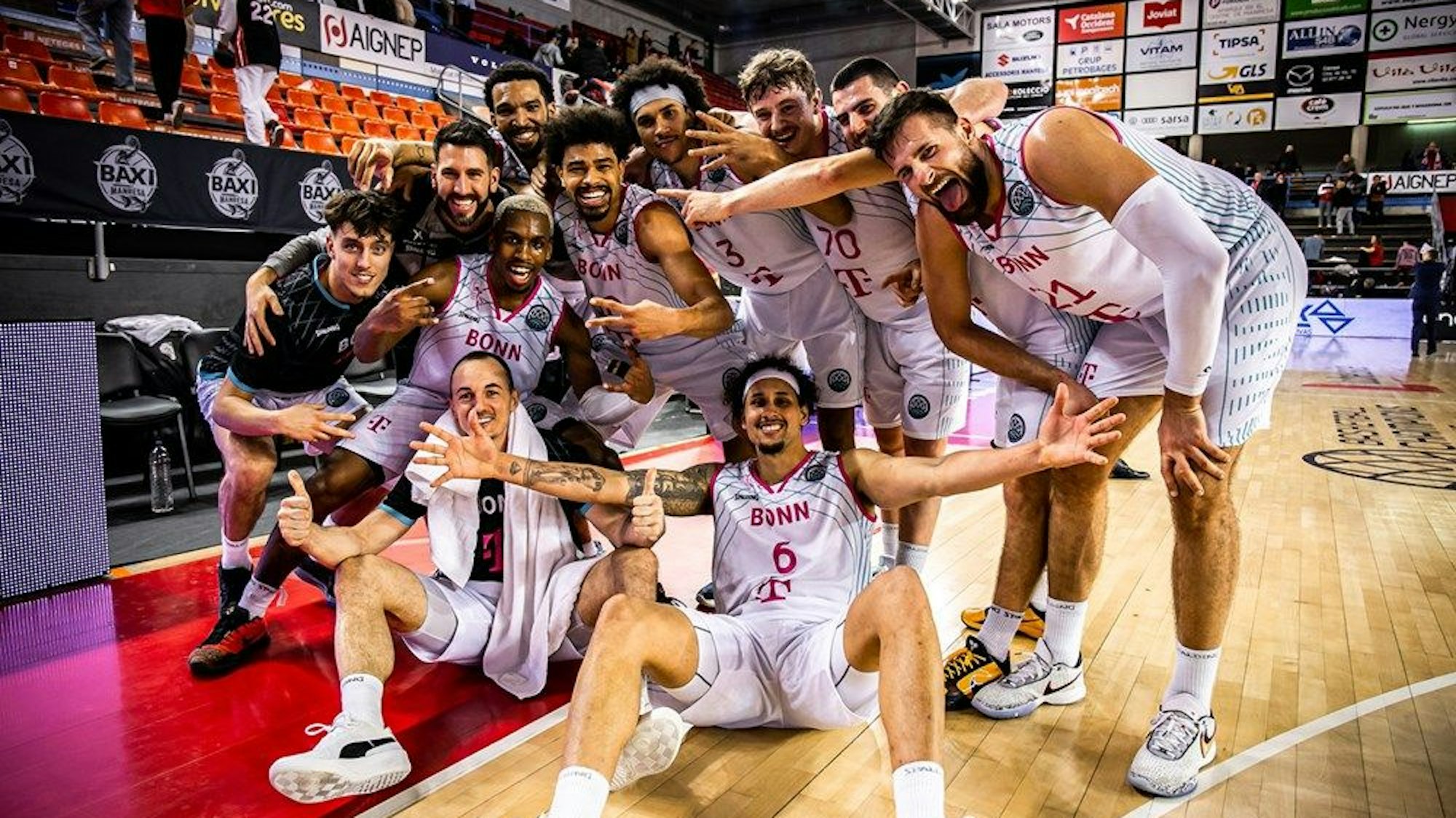 Mannschaftsfoto der Telekom Baskets.