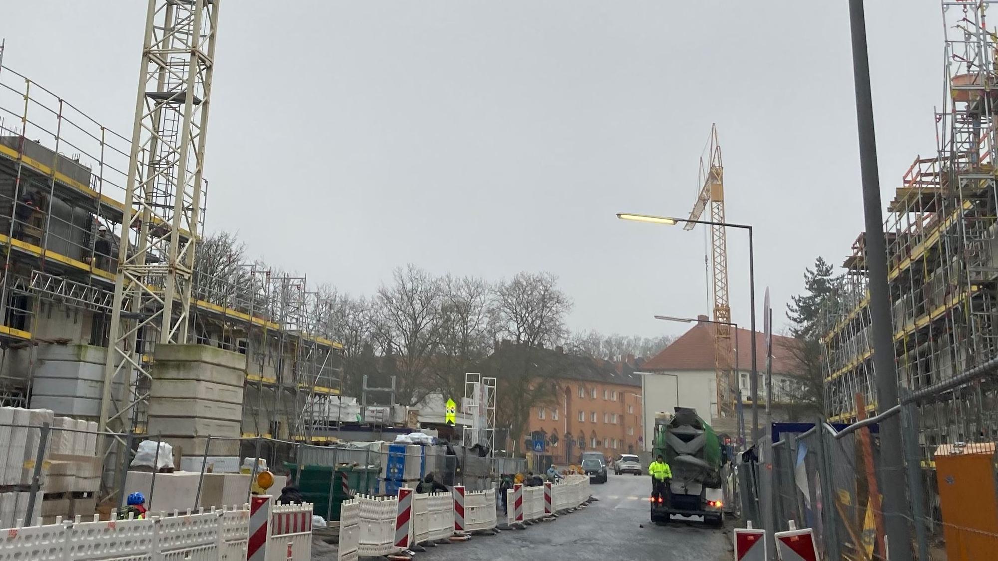 Die GAG lässt am Erlenweg Häuser errichten, die einmal 86 Wohnungen haben werden.
