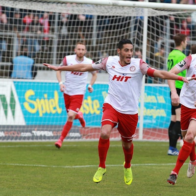 SC Fortuna Köln vs. 1.FC Kaiserslautern
3.Liga
Südstadion
von links: Jubel über den Treffer zum 2:2 Ausgleich
Torschütze Hamdi Dahmani (Fortuna), Thomas Bröker (Fortuna)
02.03.2019
Bild: Herbert Bucco