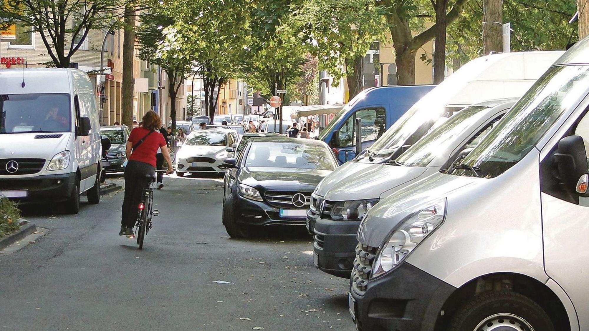 Zugeparkte Straße