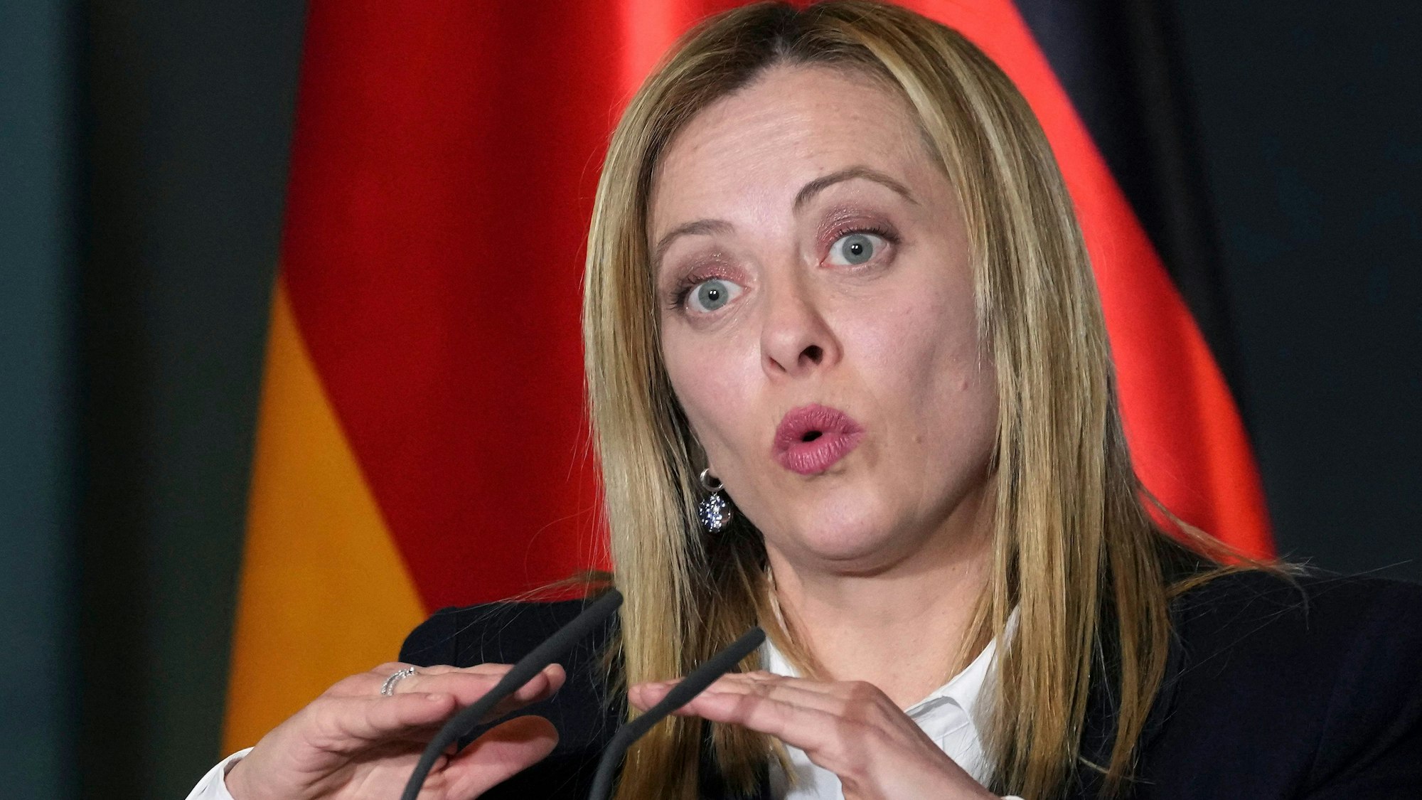 Giorgia Meloni, Ministerpräsidentin von Italien, äußert sich bei einer Pressekonferenz nach ihrem Gespräch mit Bundeskanzler Scholz im Bundeskanzleramt.