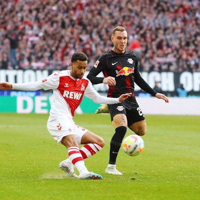 Koeln - RB Leipzig / 04.02.2023 Köln, 04.02.2023, RheinEnergieSTADION, Fussball, Bundesliga, Spieltag 19 , 1. FC KÖLN vs. RB LEIPZIG , Im Bild v.l.: Linton Maina 37, Koeln und David Raum 22, RB Leipzig , *** Koeln RB Leipzig 04 02 2023 Cologne, 04 02 2023, RheinEnergieSTADION, Football, Bundesliga, Matchday 19 , 1 FC KÖLN vs RB LEIPZIG , In picture f l Linton Maina 37, Koeln and David Raum 22, RB Leipzig , Picture Point