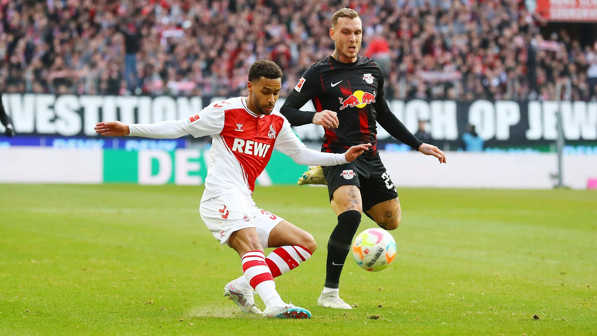 Koeln - RB Leipzig / 04.02.2023 Köln, 04.02.2023, RheinEnergieSTADION, Fussball, Bundesliga, Spieltag 19 , 1. FC KÖLN vs. RB LEIPZIG , Im Bild v.l.: Linton Maina 37, Koeln und David Raum 22, RB Leipzig , *** Koeln RB Leipzig 04 02 2023 Cologne, 04 02 2023, RheinEnergieSTADION, Football, Bundesliga, Matchday 19 , 1 FC KÖLN vs RB LEIPZIG , In picture f l Linton Maina 37, Koeln and David Raum 22, RB Leipzig , Picture Point