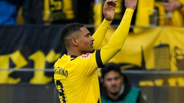 BVB-Stürmer Sebastien Haller jubelt nach seinem Treffer gegen Freiburg.