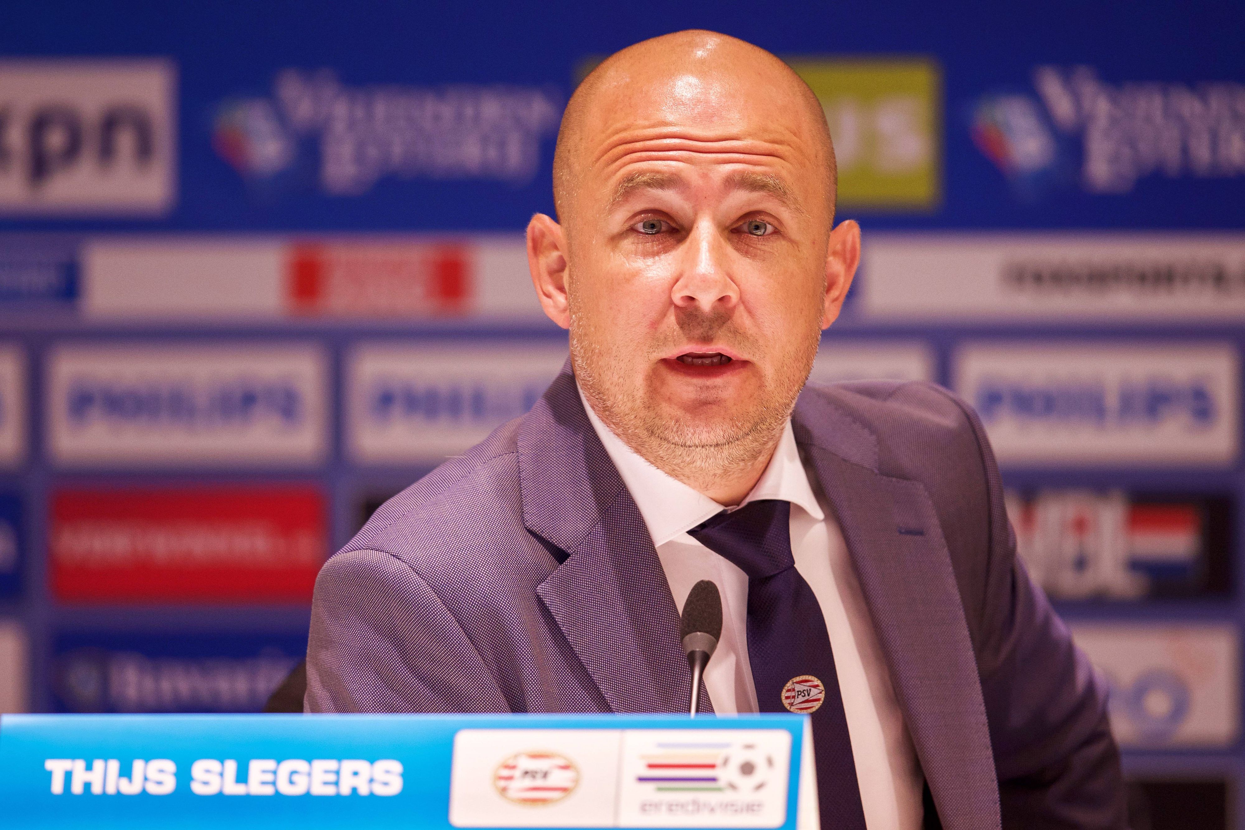 Thijs Slegers bei einer Pressekonferenz.