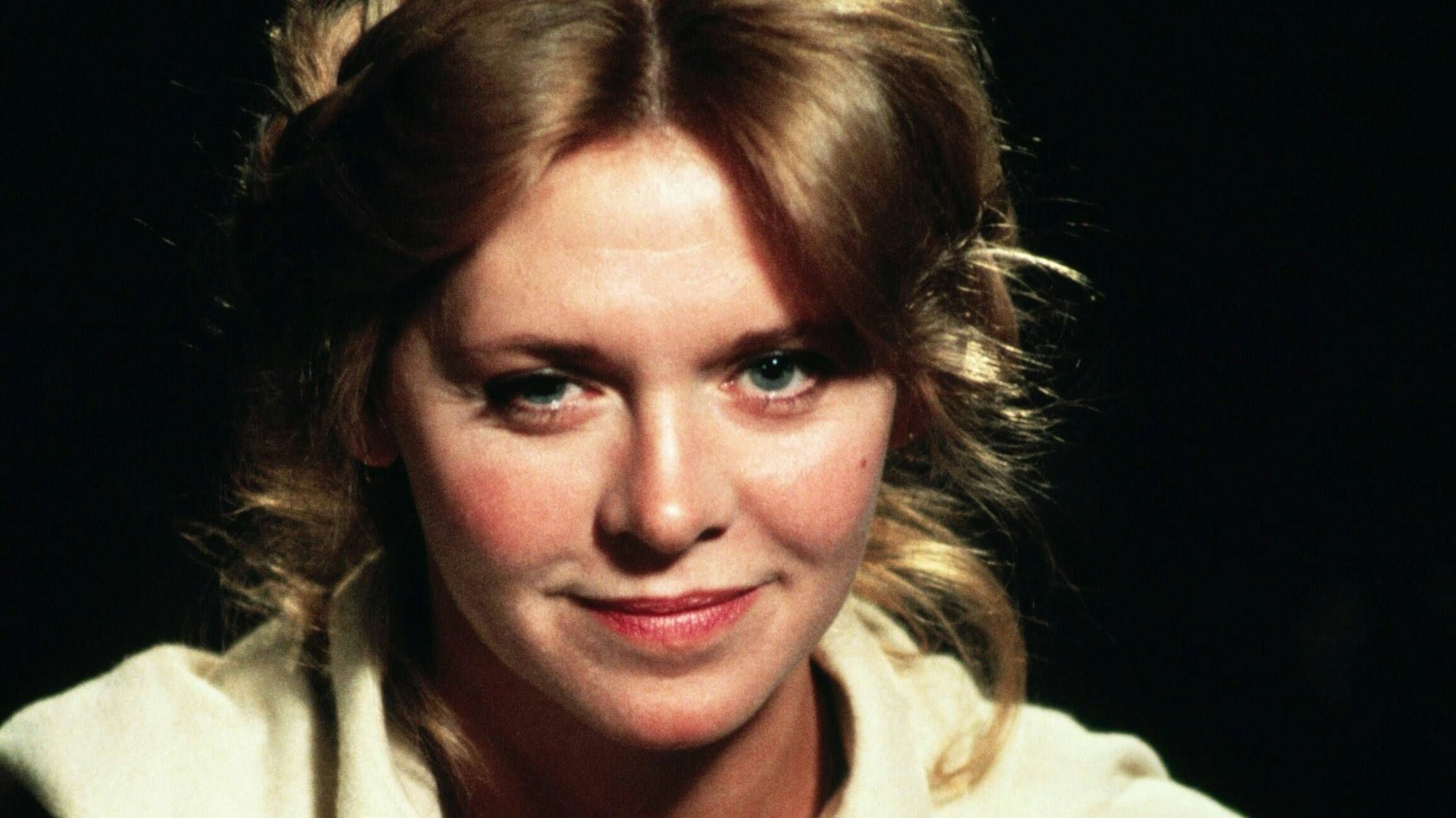 Melinda Dillon mit hochgesteckten Haaren.