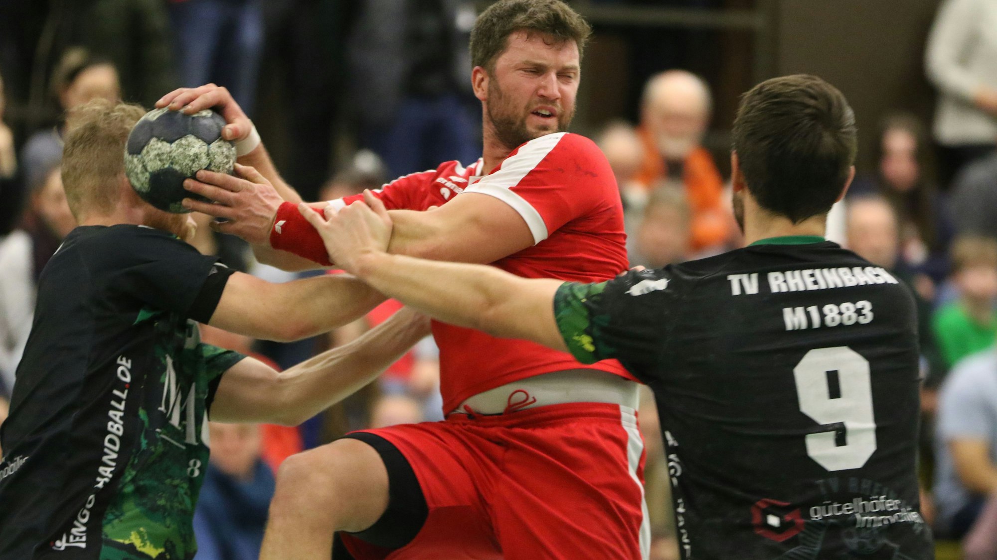 Johannes Hensel, hier in eine Angriffsaktion, musste verletzt raus.