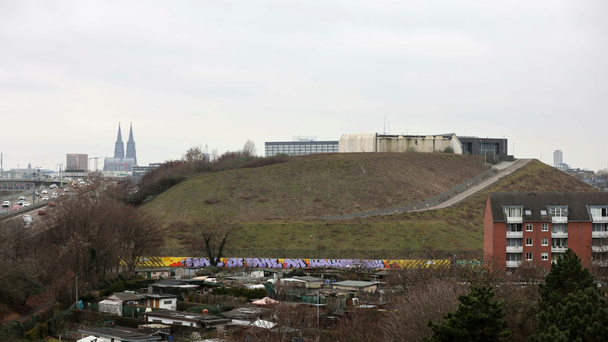Auf dem Kalkberg herrscht Stillstand. Fortschritte machen allein die weiter laufenden Kosten.