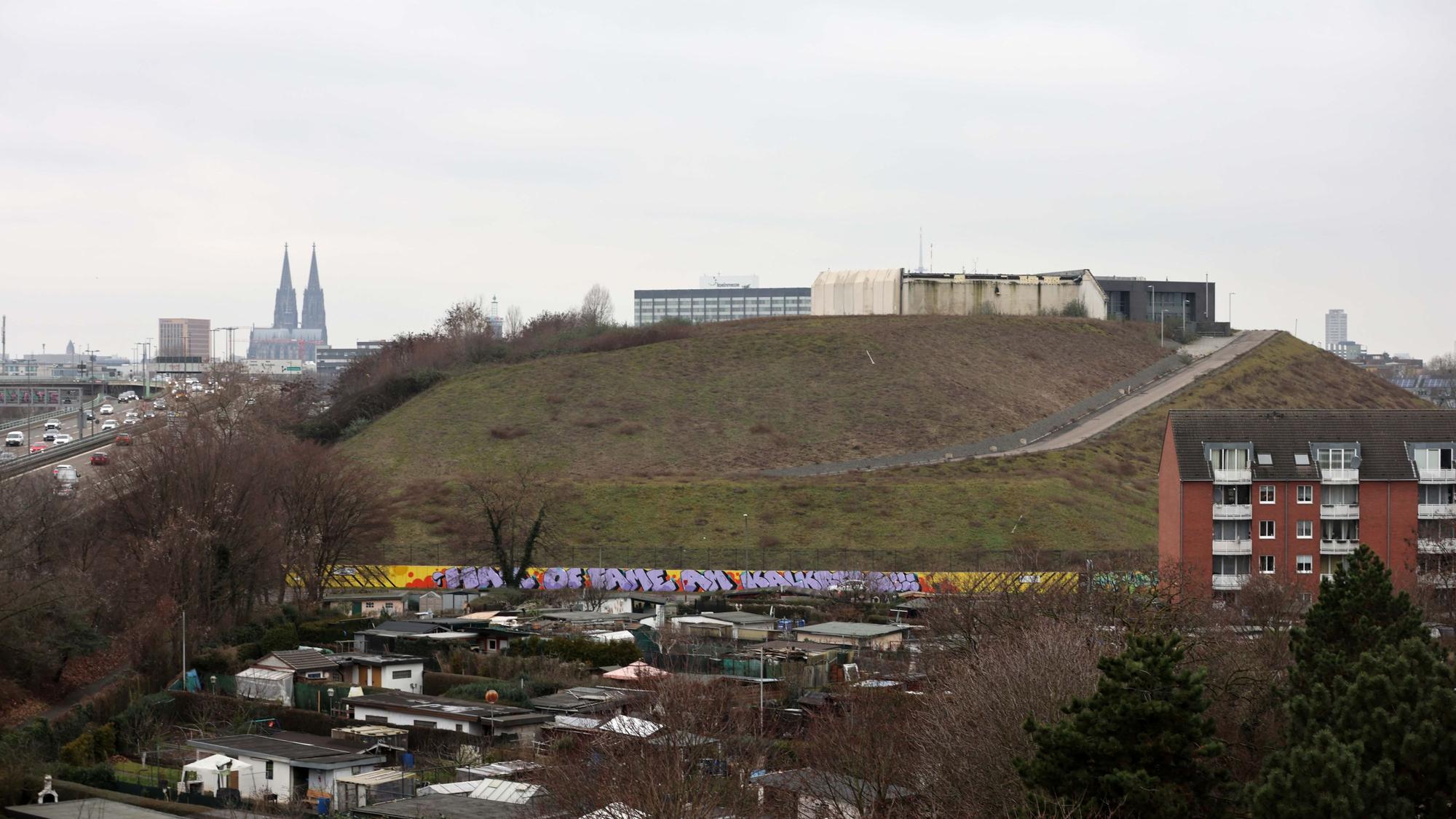 Der Kalkberg mit Blick auf den Kölner Dom.