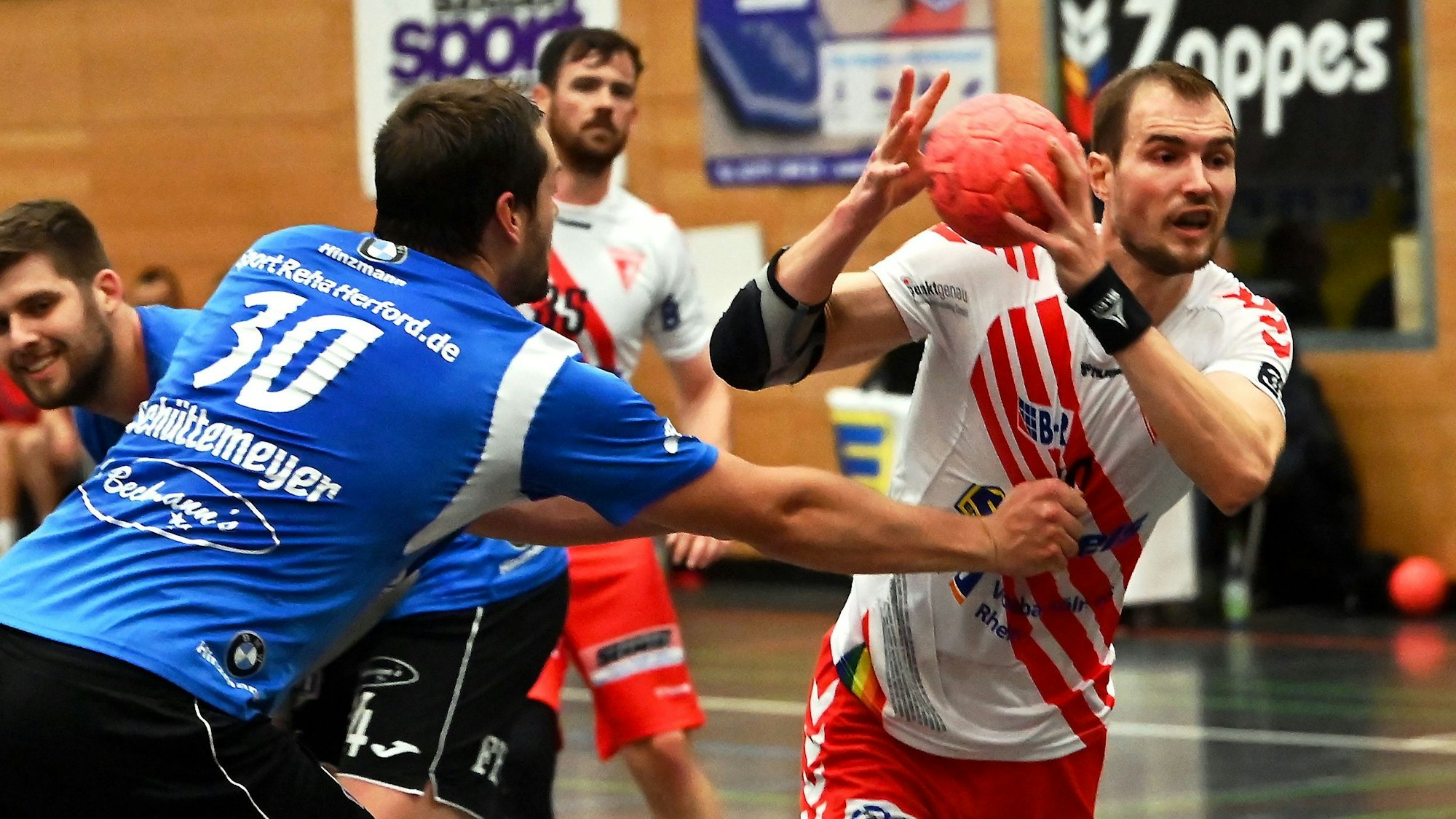 22.10.2022, Handball-Longericher SC Köln - TuS Spenge
rechts: Benjamin Richter (Longerich)
Foto: Uli Herhaus