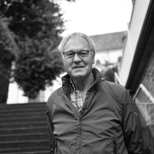Ein schwarz/weiß Foto von Hansi Schmidt