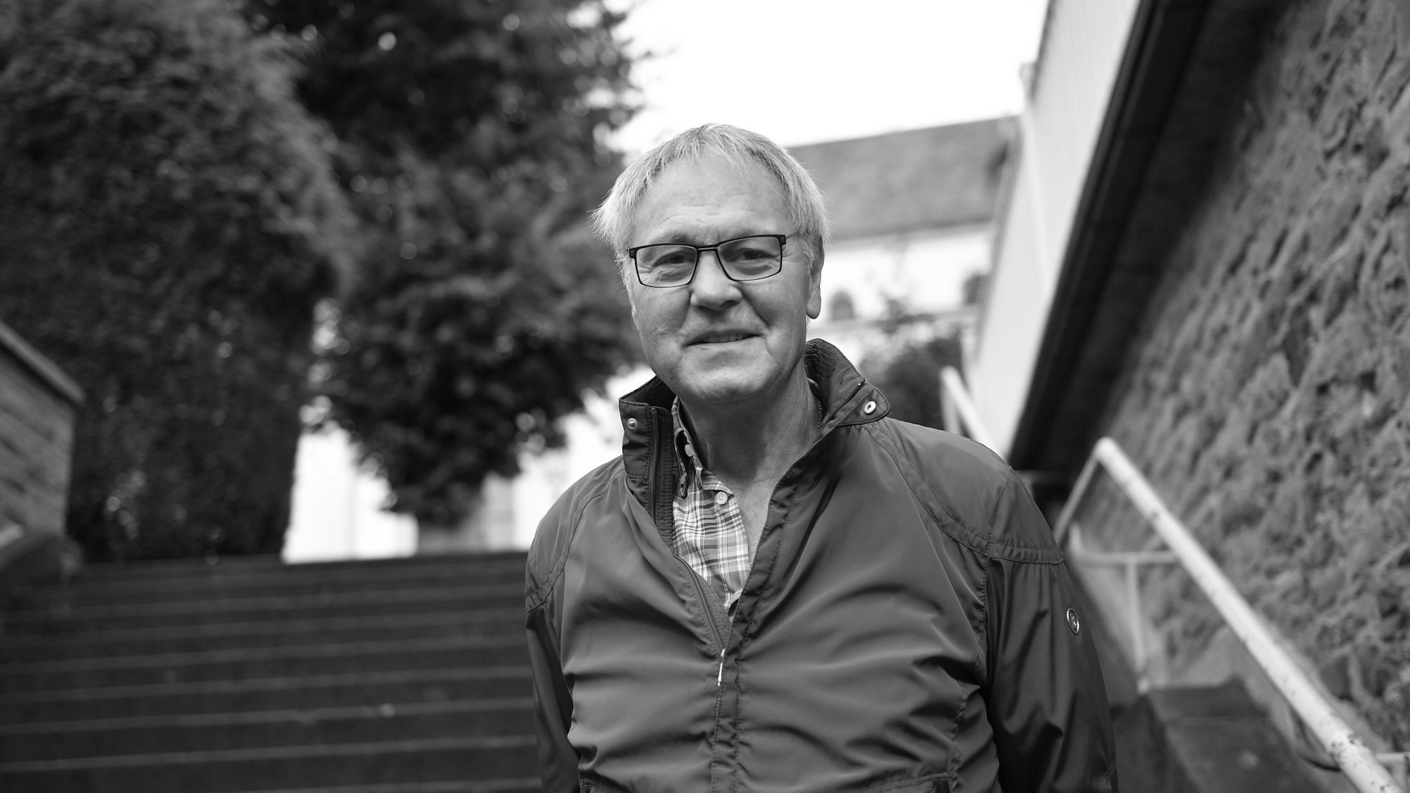 Ein schwarz/weiß Foto von Hansi Schmidt