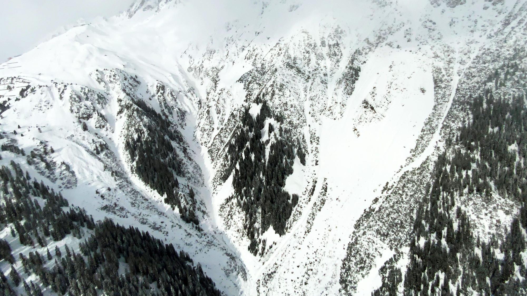 Blick auf den Lawinenabgang in St. Anton.