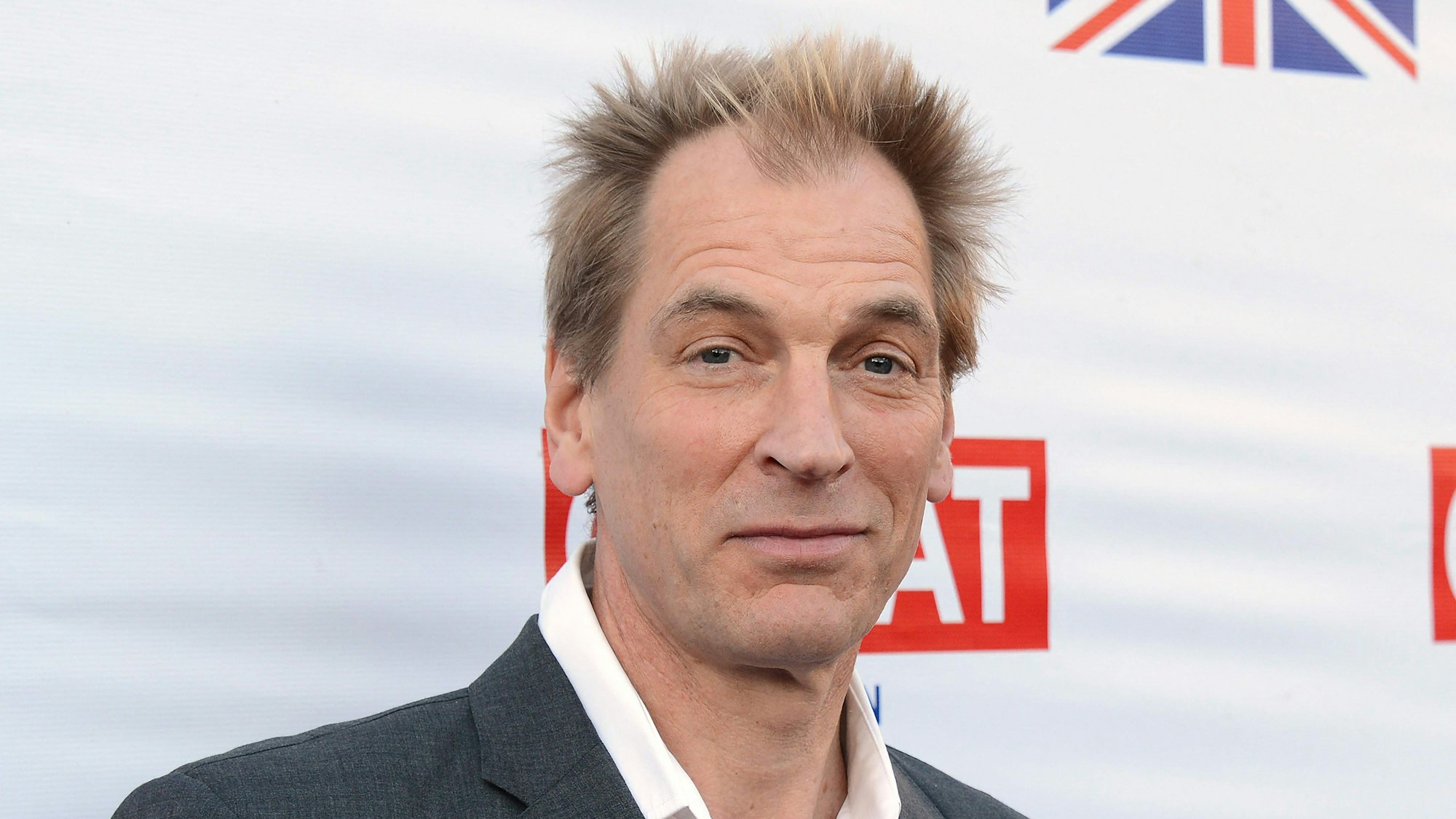 Julian Sands (65) auf einem Roten Teppich. Der Hollywood-Schauspieler wird seit dem 13. Januar vermisst.