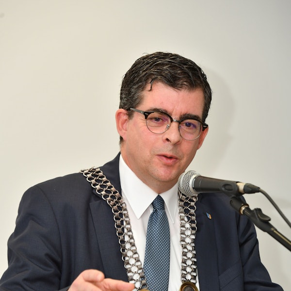 Honorar-Nr. 17484
BUERGERMEISTER FRANK HELMENSTEIN MIT AMTSKETTE, BUERGERMEISTERKETTE_GUMMERSBACH