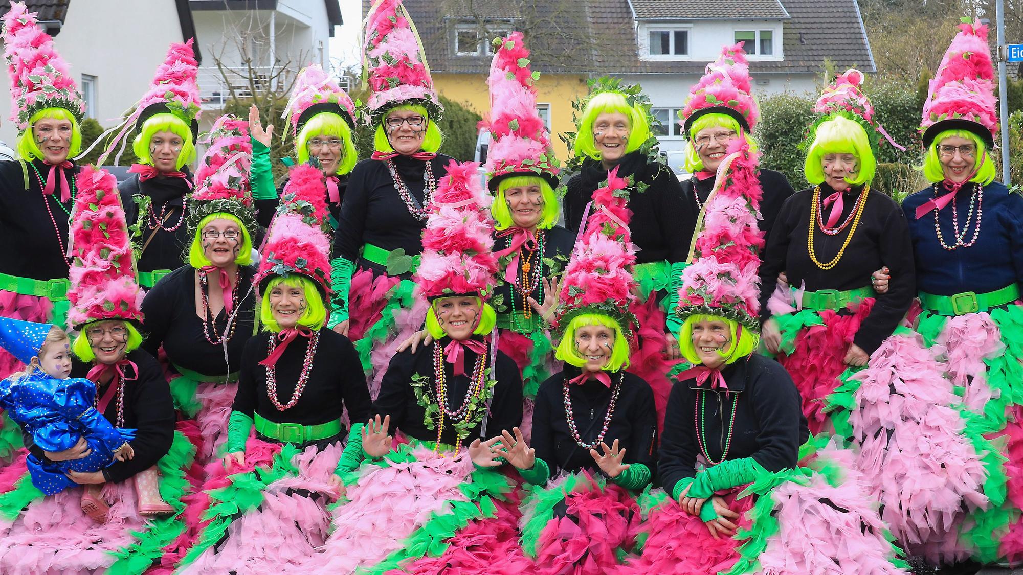 Karnevalszug in Wachtberg-Adendorf 2017. Knallbonbons als Waldfeen, die Adendorf verzaubern. Foto: Meike Böschemeyer