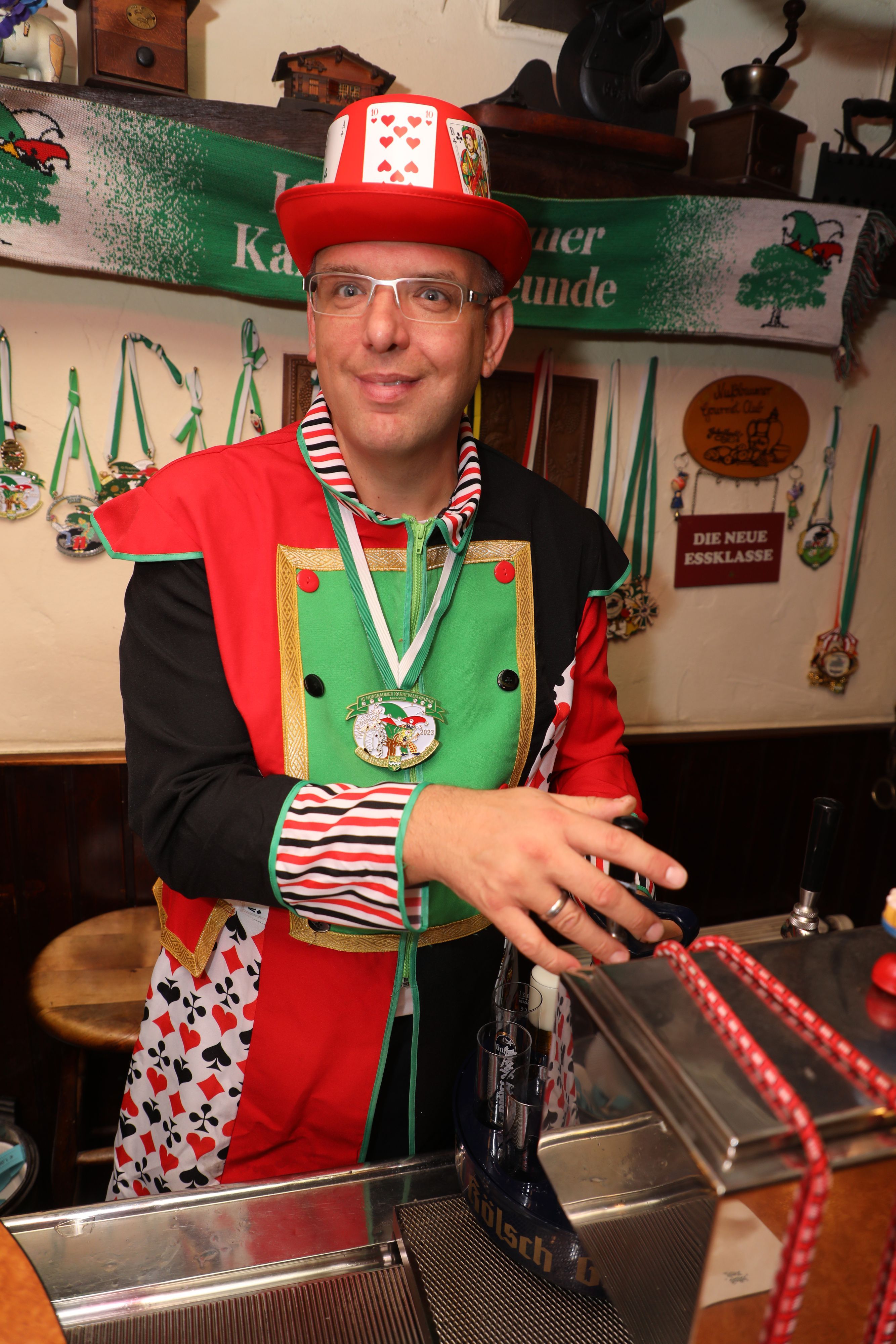 Markus Schäfer (Bauer 2020) am Zappes des Nussbaumer Hofs.