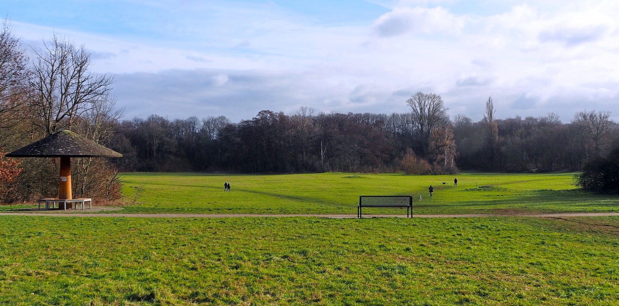 Der Robinienweg lädt zum Verweilen ein.