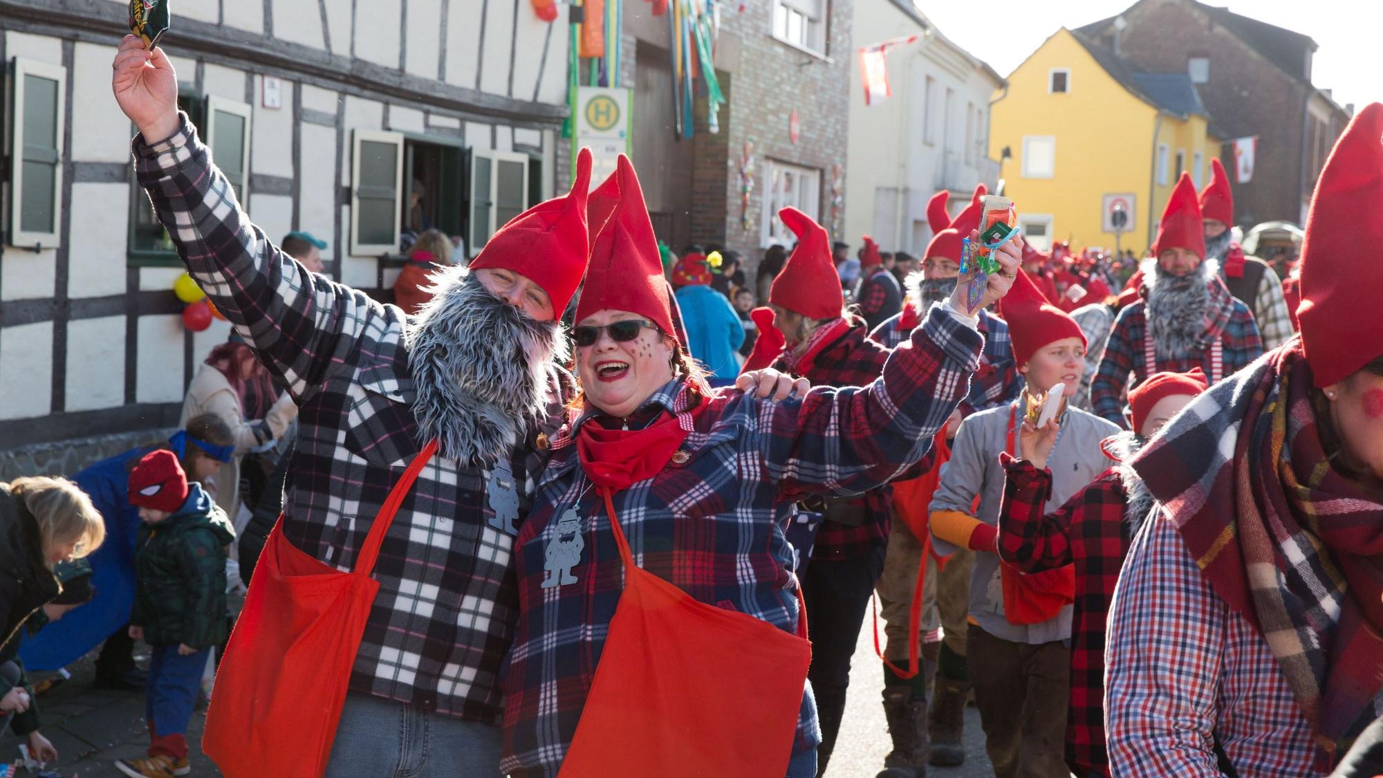 Karnevalszug in Swisttal-Ollheim.
Straßfelder Freunde des Olleme Karnevals. Foto: Matthias Kehrein