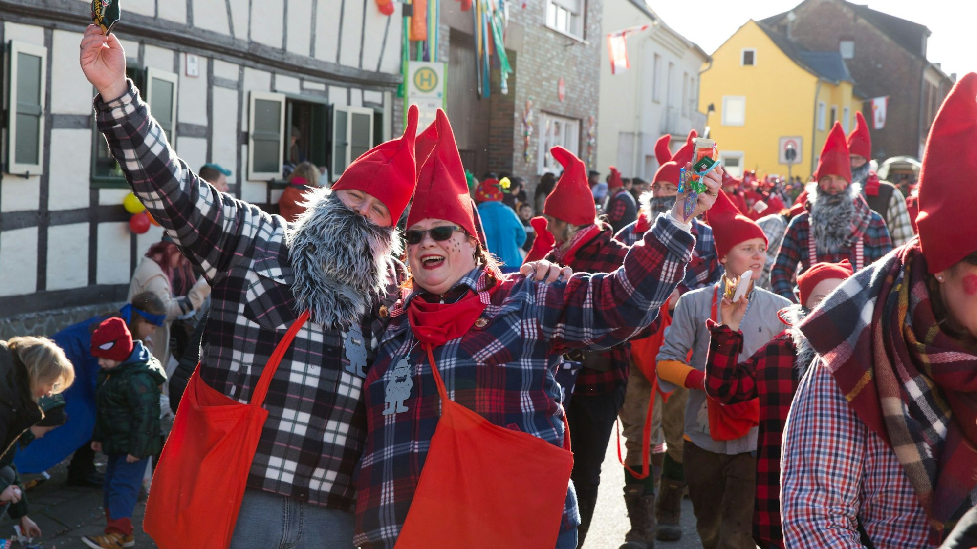 Karnevalszug in Swisttal-Ollheim.
Straßfelder Freunde des Olleme Karnevals. Foto: Matthias Kehrein