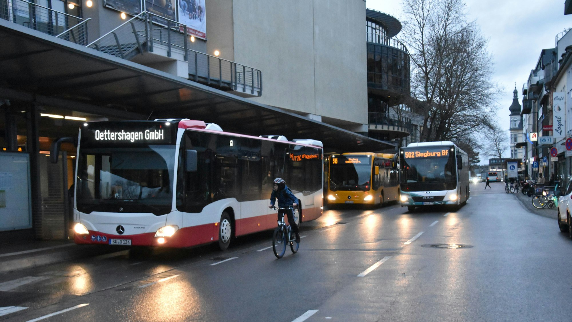 Bei Betrieben der Verkehrsbranche, wie Speditions- und Busunternehmen, kommt die Erholung noch nicht an.
